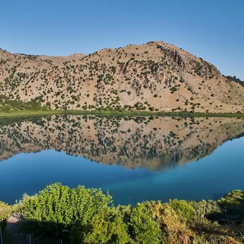 Panoramic Lake Kournas Nature Stay